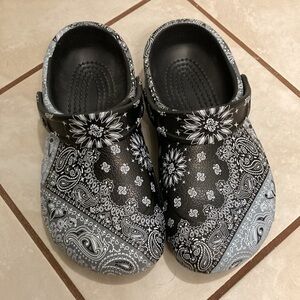 Bandanna Crocs